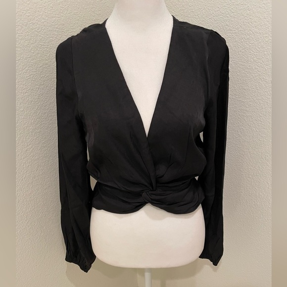 MINKPINK Tops - NWT MINKPINK Harper Twist Blouse Black Size Small S​​​​​​​